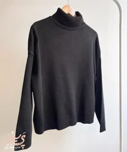 چرا هر خانمی باید یک بلوز بافت یقه اسکی داشته باشد؟