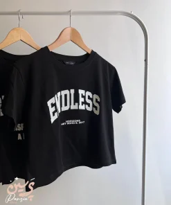 تیشرت کراپ مشکی زنانه با چاپ سفید ENDLESS و یقه گرد