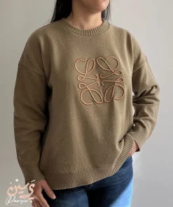 بافت زنانه لوئوه Loewe مشکی تنخور از روبه‌رو کالکشن پاییز زمستان 1404 پرسین