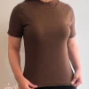 تیشرت کبریتی یقه ایستاده زنانه رنگ قهوه ای با جنس فانریپ پنبه پرسین